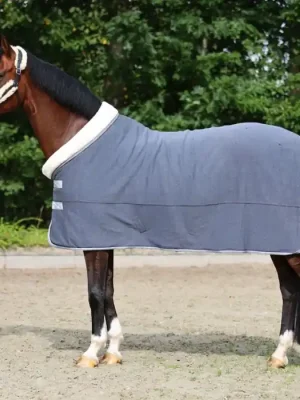 Zertifiziert Kavalkade Transport- und Abschwitzdecke Elegance mit Fellkragen - grau, 155