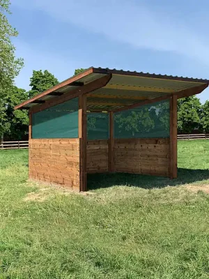 Preisknaller Weidehütte, Offenstall - 3,50 x 3,50 m mit Vollholzwand und Windschutznetz  »  251110_1-W2
